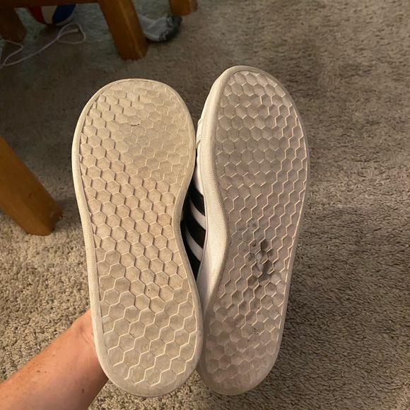 Kids unisex  Adidas sneakers size 3 good condition - Picture 2 of 3